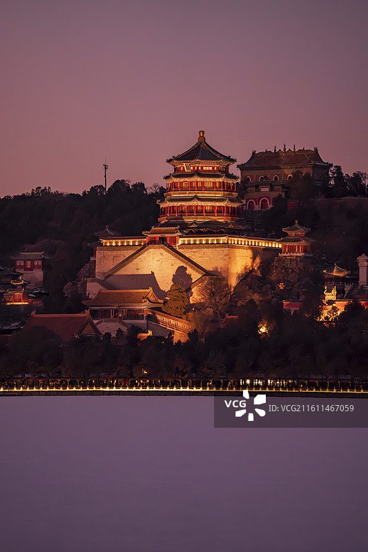 颐和园雪后佛香阁夜景图片素材