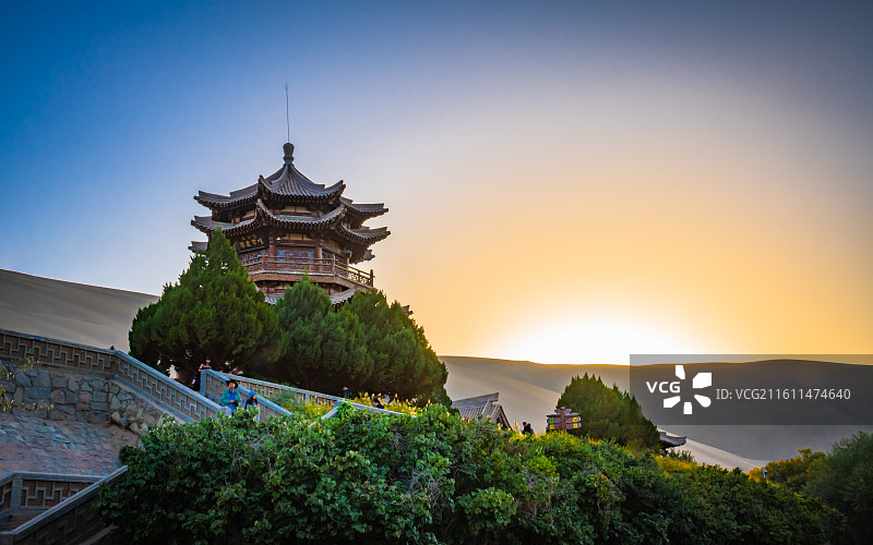 月牙泉鸣月阁图片素材