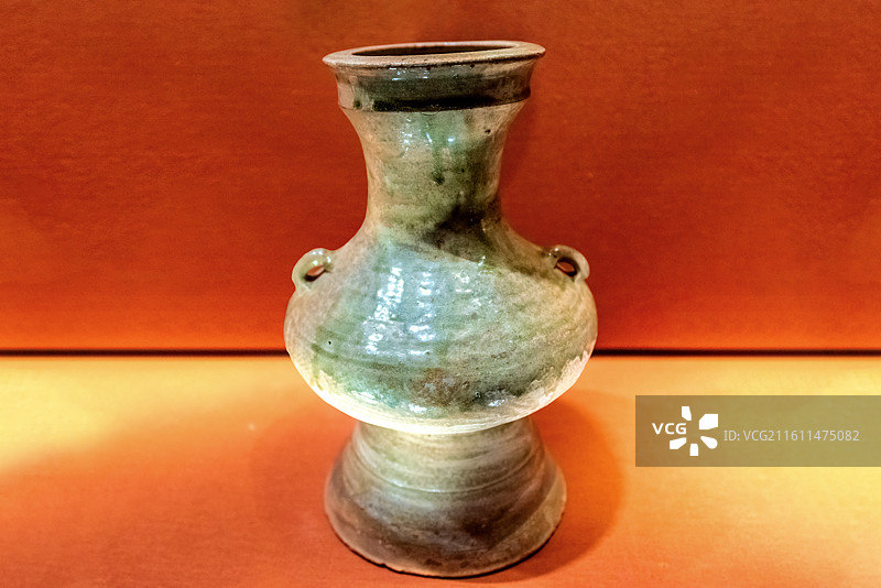 中国长沙湖南省博物馆馆藏东汉青釉瓷壶图片素材