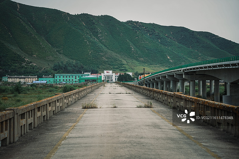 延边图们口岸看到对面的朝鲜南阳市图片素材