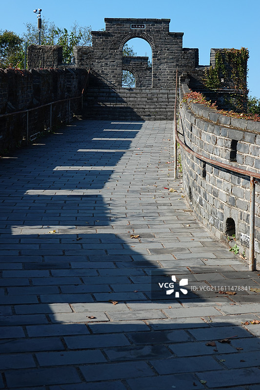 辽宁省丹东市虎山长城万里长城明长城东部起点：六号战台图片素材