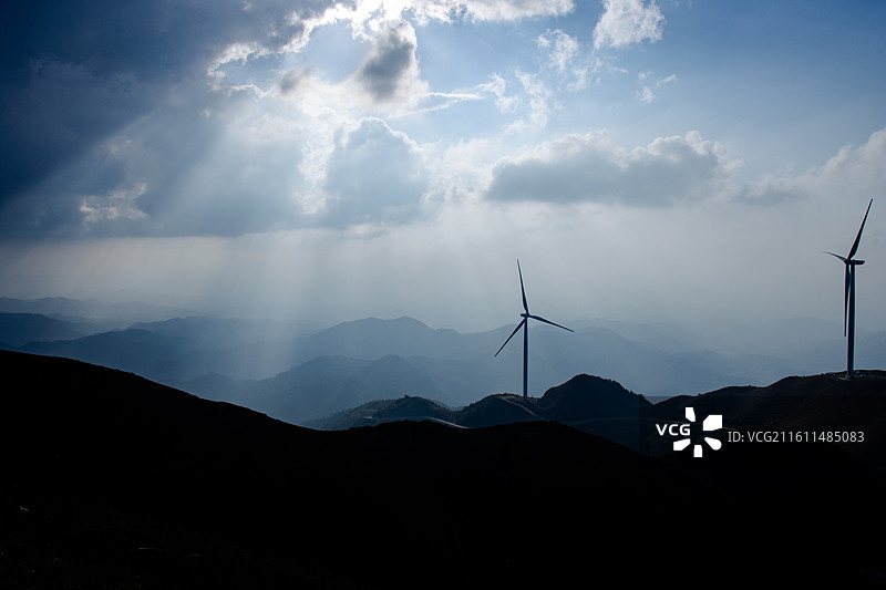 风景丁达尔光风力发电场图片素材