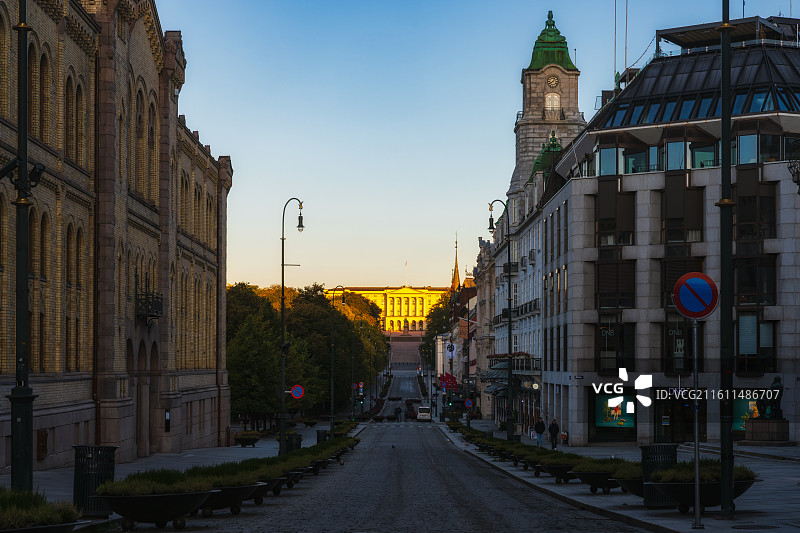 北欧Oslo卡尔·约翰斯大街Karl Johans gate挪威王宫The Royal Palace图片素材