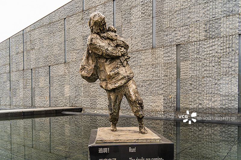 侵华日军南京大屠杀遇难同胞纪念馆主题雕塑《逃亡》（四）图片素材