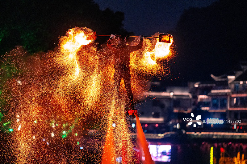 春节传统文化火壶表演图片素材