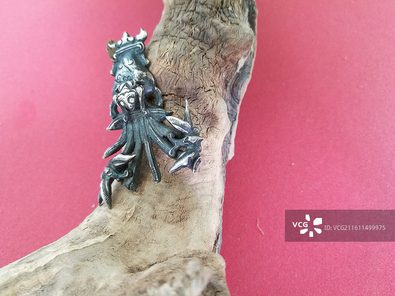 老银首饰品。翡翠。人物荷花莲花青蛙蝶恋花图片素材