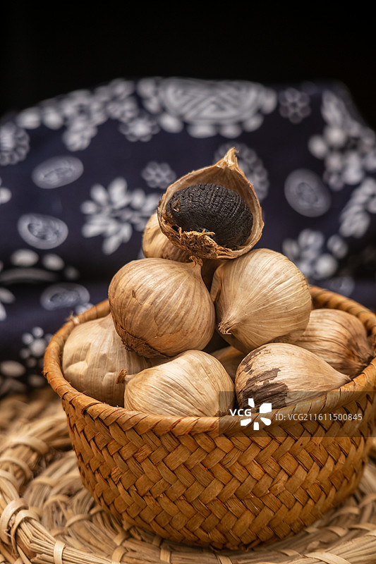东方传统中式食物黑蒜调味品即使零食图片素材