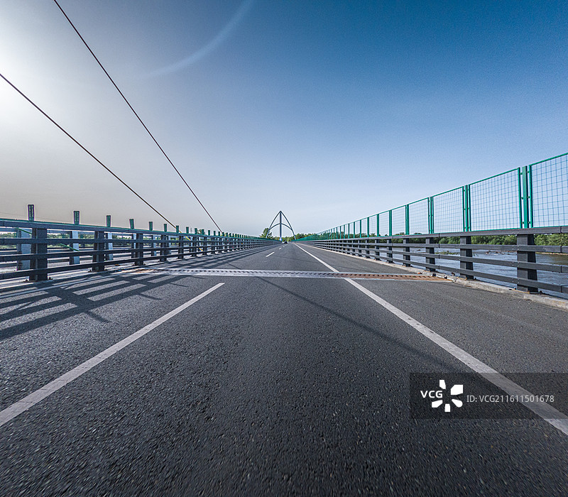 新疆国道 阿勒泰前往 白哈巴村 布尔津县 公路风光 汽车广告背景图图片素材