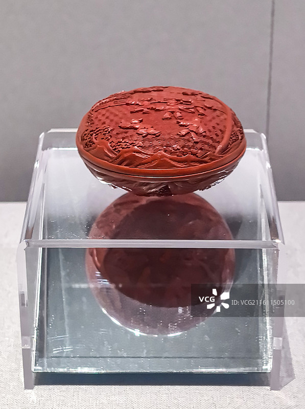 浙江省博物馆之江馆陈列文物：清中期剔红婴戏图盒图片素材