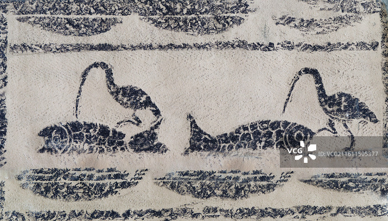 汉代建筑装饰图案，嵩山，启母阙，鹭鸶，捕鱼图片素材