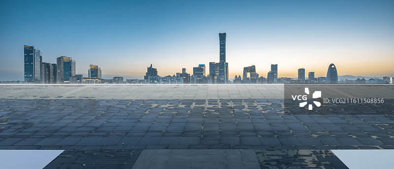 北京国贸CBD城市天际线，智慧城市，科技城市，北京下雪的地面广场图片素材