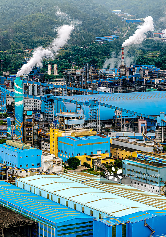 三明钢铁厂 工业厂房错综复杂高炉管道烟囱传送带 内陆山区三线建设 福建三钢闽光股份炼铁厂 工业旅游图片素材