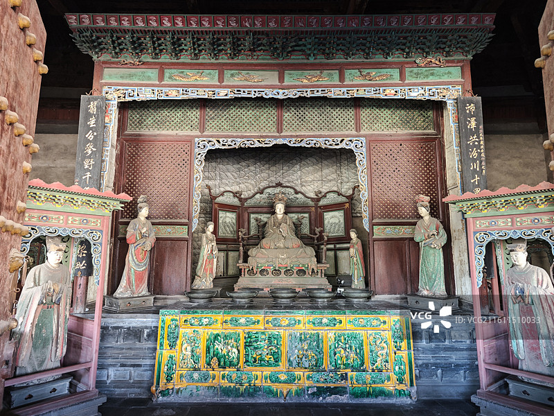 太原晋祠博物馆晋祠圣母殿彩塑泥塑仕女图片素材