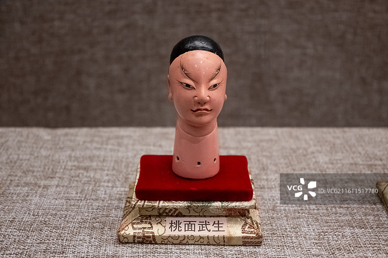 泉州掌中木偶头雕刻图片素材