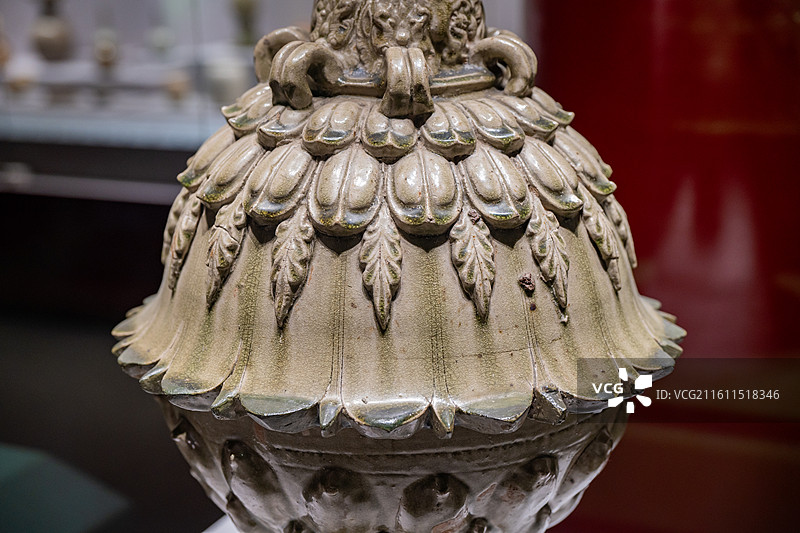 故宫博物院 陶瓷馆 北朝 青釉塑贴飞天团龙纹六系莲花尊 青釉莲花尊 河北省景县北朝封氏墓群出土图片素材