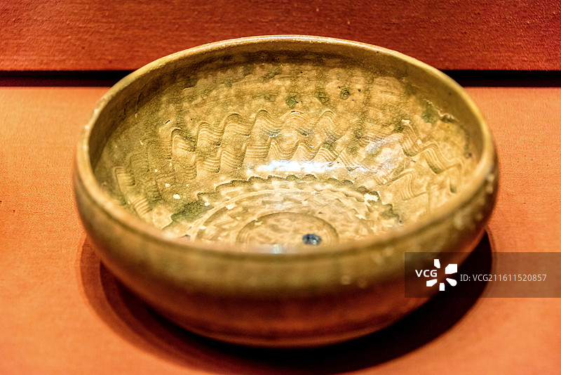 中国长沙湖南省博物馆馆藏青瓷钵图片素材