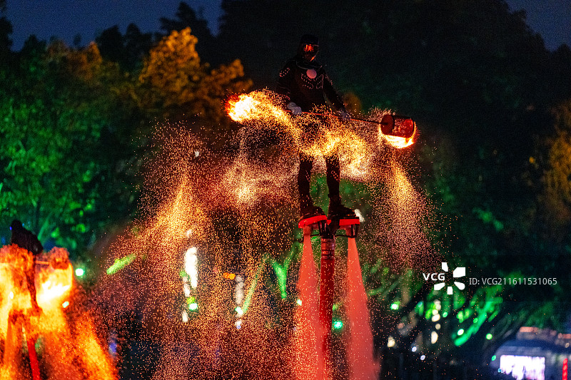 春节传统文化火壶表演图片素材