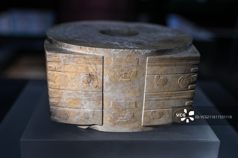 新石器时代良渚文化神人纹玉琮王（浙江杭州反山12号墓出土 浙江省博物馆藏）图片素材