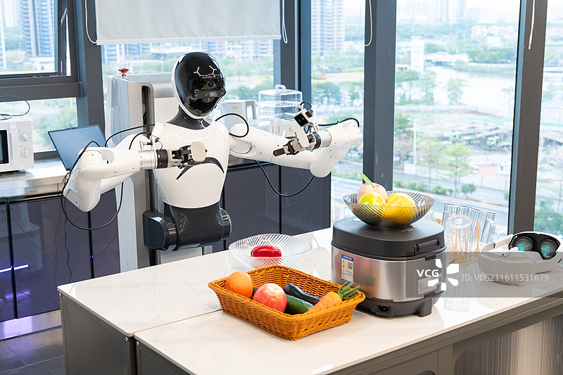 通用具身智能机器人、家政机器人、家务机器人、家庭管家机器人图片素材