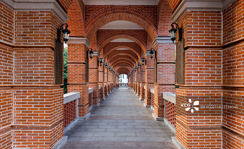 福州闽江边青年广场特色红砖建筑景观图片素材