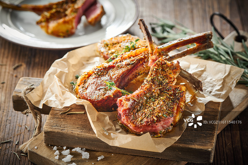 法式烤羊排美食的特写图片素材