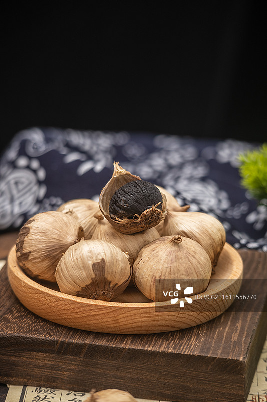 东方传统中式食物黑蒜调味品即使零食图片素材