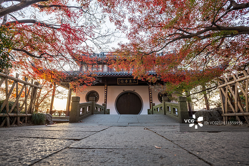 杭州西湖平湖秋月入画寻诗楼日出秋色图片素材