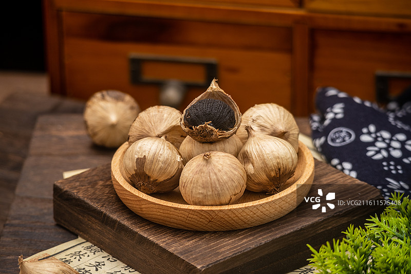 东方传统中式食物黑蒜调味品即使零食图片素材