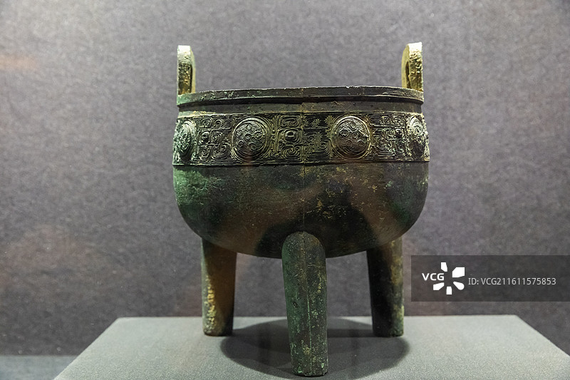 武汉博物馆涡纹青铜鼎商代公元前1600-前1046年新洲区笔架山出土图片素材
