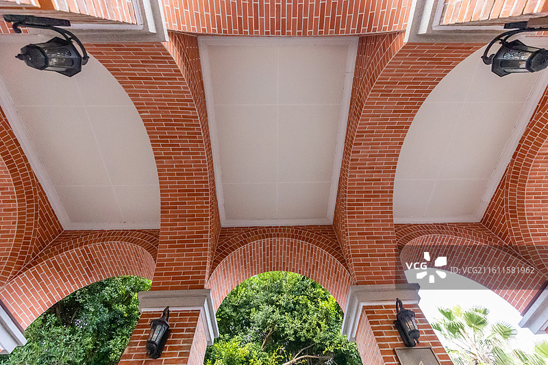 福州闽江边青年广场特色红砖建筑景观图片素材