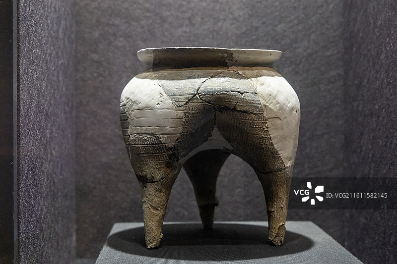 武汉博物馆绳纹瘪裆灰陶鬲西周公元前1046-前771年新洲区香炉山出土图片素材