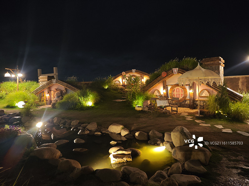 泉州橘若行馆崇武古渡码头游乐场民宿酒店霍比特人小屋海边夜景图片素材