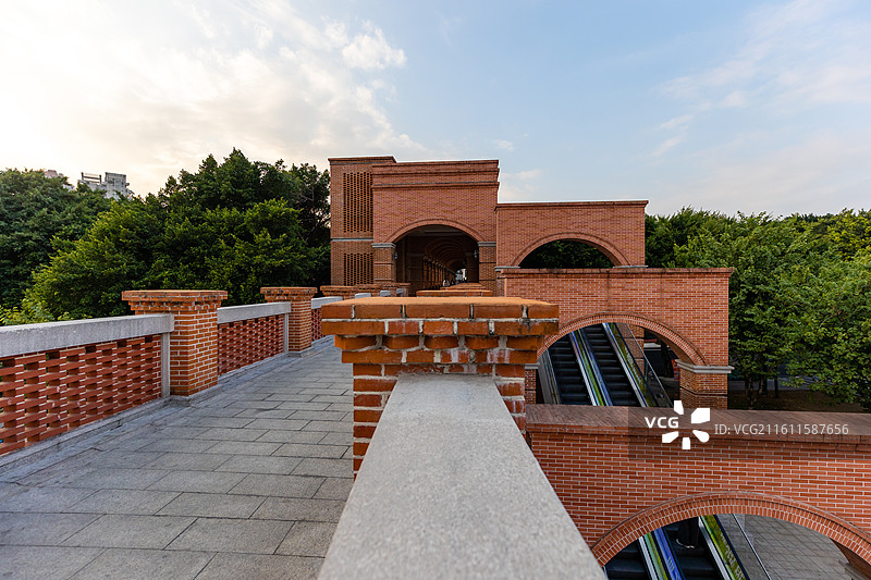 福州闽江边青年广场特色红砖建筑景观图片素材