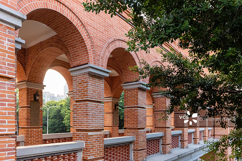 福州闽江边青年广场特色红砖建筑景观图片素材
