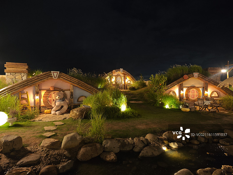 泉州橘若行馆崇武古渡码头游乐场民宿酒店霍比特人小屋海边夜景图片素材