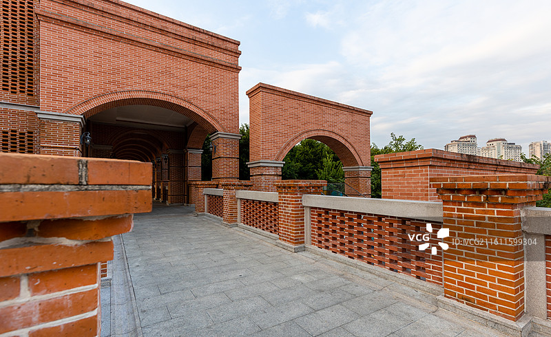 福州闽江边青年广场特色红砖建筑景观图片素材