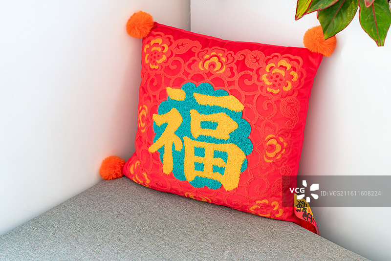 一个“福”字图案的靠垫 春节装饰素材图片素材