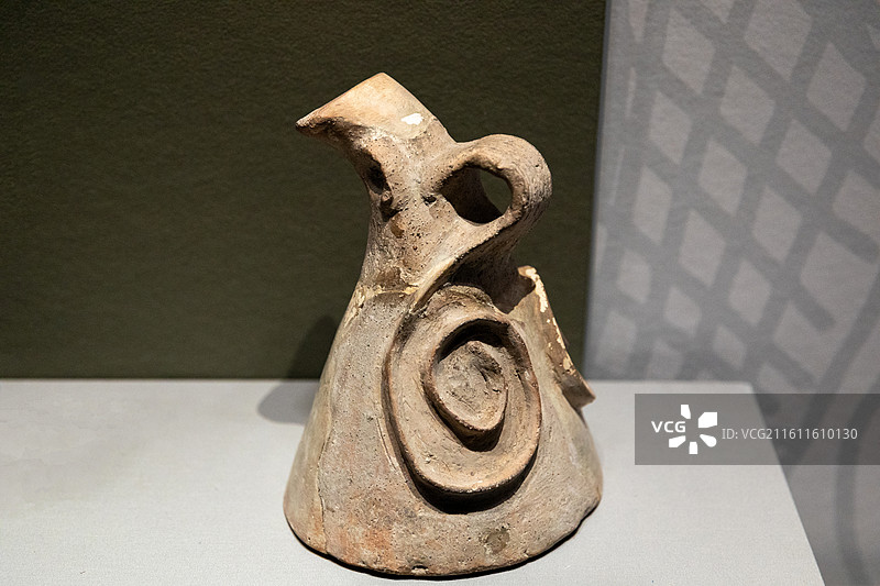 浙江博物馆陶支架  新石器时代河姆渡文化(距今7000-5300 年) 1973-1977年河姆渡遗图片素材