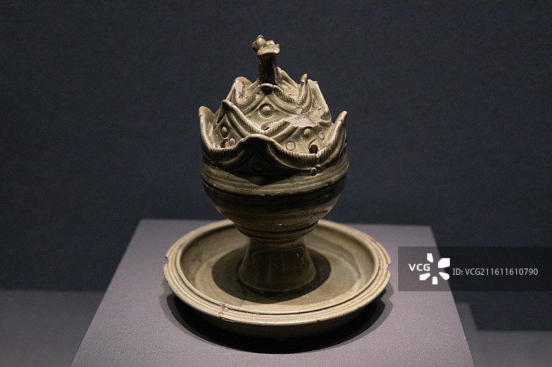 浙江博物馆越窑青瓷博山炉 东晋(317-420年)1974年余姚丰山出土图片素材