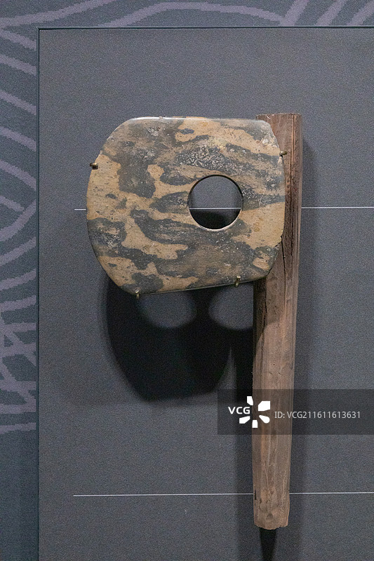 浙江博物馆石钺 新石器时代良渚文化1986 年反山 12 号墓出土 距今5300-4300年)图片素材