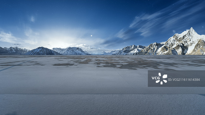 雪山下的地面广场，雪山背景，汽车广告背景，汽车背景，地面广场，南迦巴瓦峰，库拉岗日峰，珠峰图片素材
