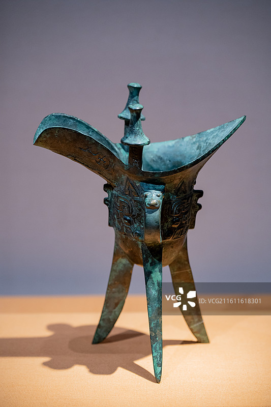 故宫博物院 百年守护展 商 父戊舟爵 1951年由黄镜涵捐献图片素材