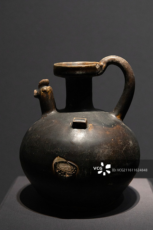 浙江博物馆 德清窑黑釉鸡首壶  东晋(317-420年) 1960杭州老和山东晋兴宁二年(364)墓图片素材