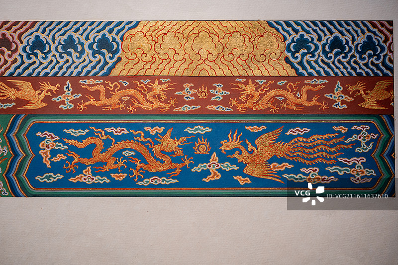 故宫博物院 百年守护展 当代 大高玄殿明间脊部龙凤方心、鸾鹤找头和玺彩画小样图片素材
