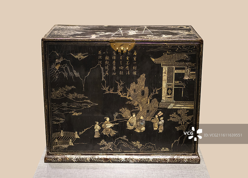 明|黑漆嵌螺钿春晓诗意图提箱 南京博物院图片素材