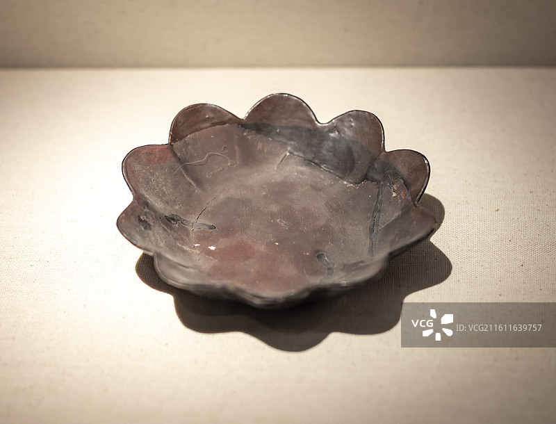 花瓣口平底漆盘 宋 南京博物院图片素材