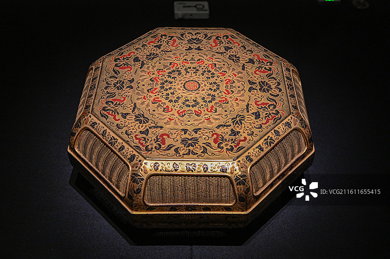 广东省博物馆展出的漆器文物图片素材