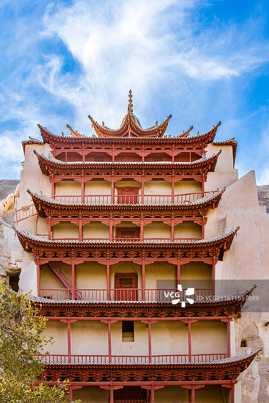 中国甘肃省敦煌市莫高窟九层楼大佛殿木构建筑图片素材