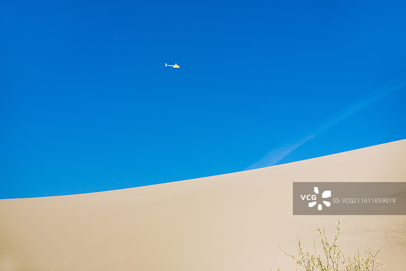 中国甘肃省敦煌市鸣沙山月牙泉风景区景观图片素材