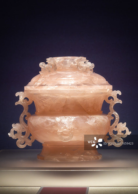 南京博物院 镇院之宝 清 芙蓉石蟠螭耳盖炉 网红小粉炉图片素材